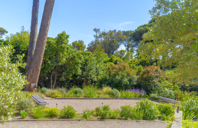 Villa met panoramisch zeezicht te koop op wandelafstand van het strand