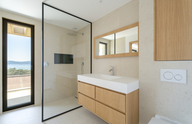 Nieuwe villa met zeezicht te koop in Sainte-Maxime