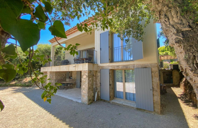 Accès_rapide_Saint_Tropez_plages_commerces