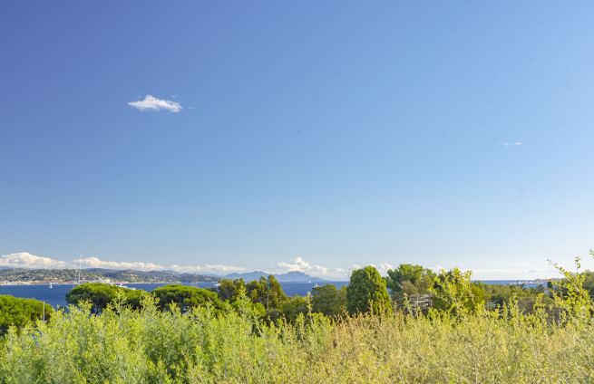 Gerenoveerde villa met zeezicht te koop in Gassin