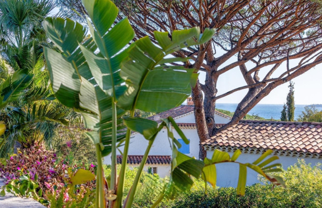 vue-mer-collines-villa-moderne-grimaud