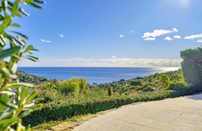 Terrasse-soleil-villa-luxe-Issambres