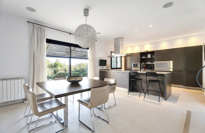 Villa dans domaine sécurisé proche du village de Grimaud