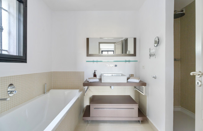 Villa dans domaine sécurisé proche du village de Grimaud