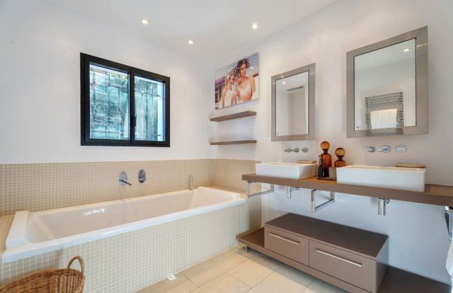 Villa dans domaine sécurisé proche du village de Grimaud