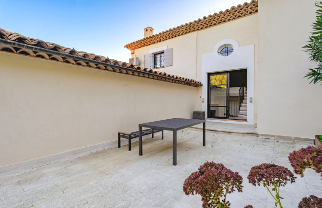 Villa dans domaine sécurisé proche du village de Grimaud