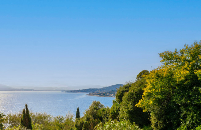 Villa vue mer panoramique à vendre à Sainte-Maxime