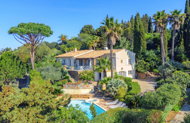 Sea view villa close to la Croix-Valmer center & beaches