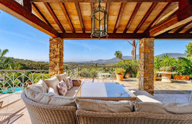 Sea view villa close to la Croix-Valmer center & beaches