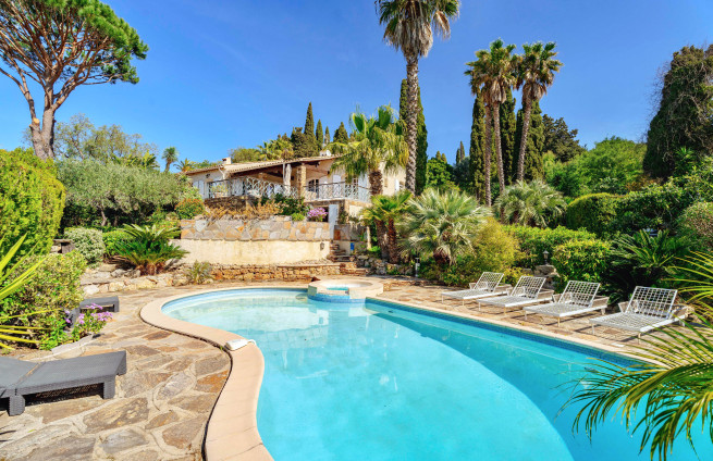 Sea view villa close to la Croix-Valmer center & beaches