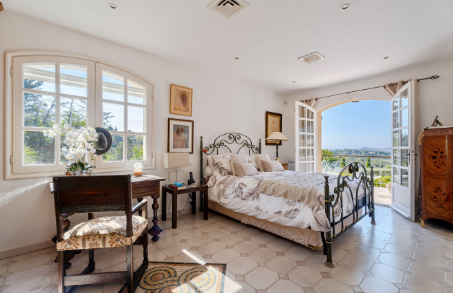 Sea view villa close to la Croix-Valmer center & beaches