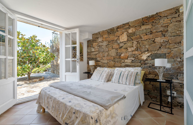 Sea view villa close to la Croix-Valmer center & beaches