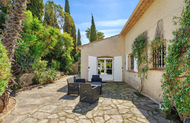 Sea view villa close to la Croix-Valmer center & beaches