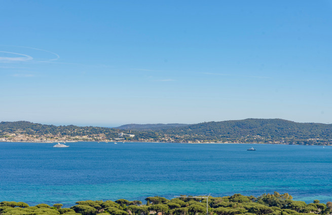 Villa neuve avec vue mer panoramique à vendre à Beauvallon