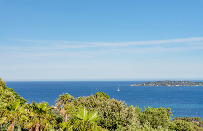 Villa neuve avec vue mer panoramique à vendre à Beauvallon