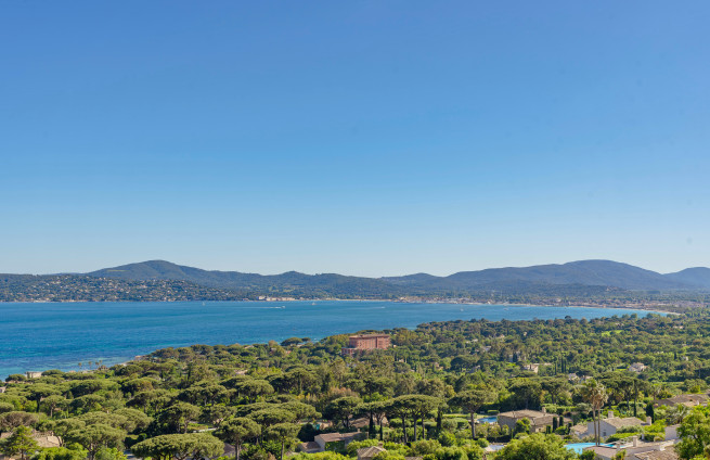 Villa neuve avec vue mer panoramique à vendre à Beauvallon