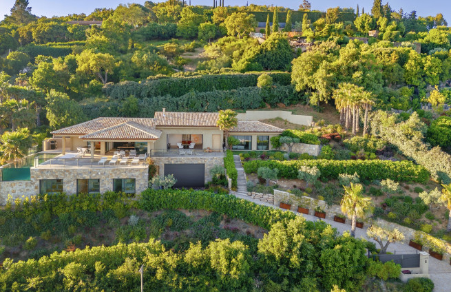 Villa neuve avec vue mer panoramique à vendre à Beauvallon