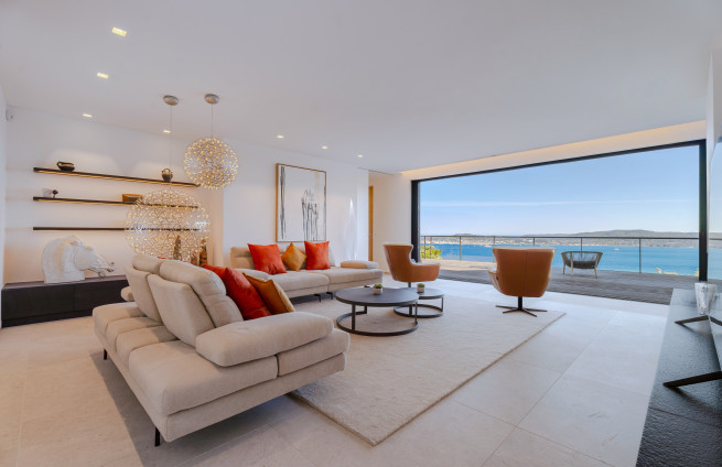 Villa neuve avec vue mer panoramique à vendre à Beauvallon