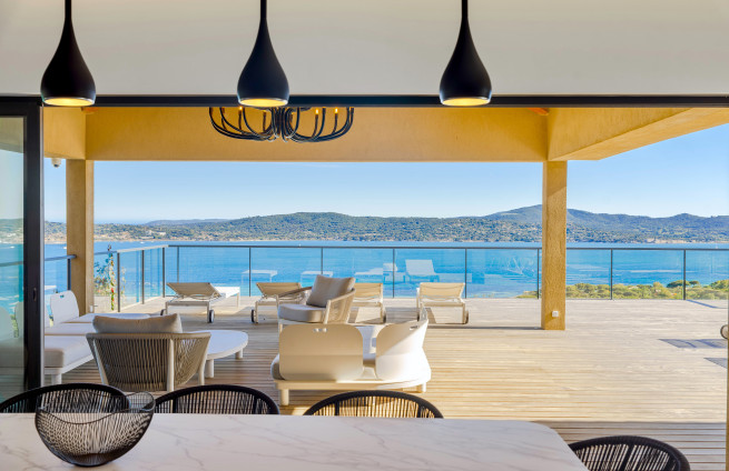 Villa neuve avec vue mer panoramique à vendre à Beauvallon