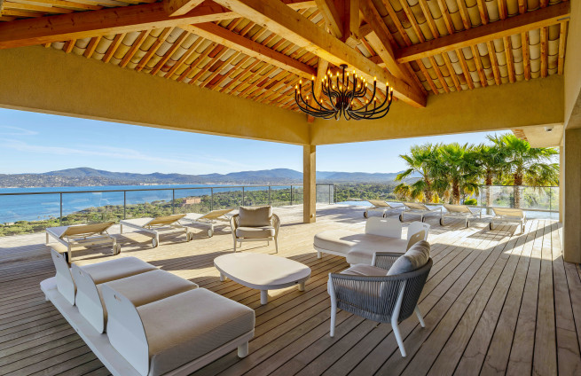 Villa neuve avec vue mer panoramique à vendre à Beauvallon