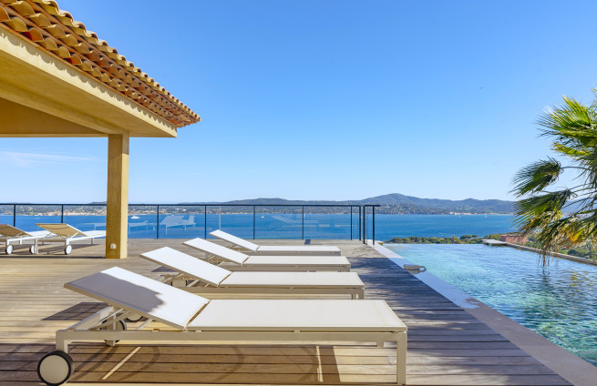Villa neuve avec vue mer panoramique à vendre à Beauvallon