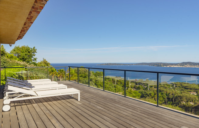 Villa neuve avec vue mer panoramique à vendre à Beauvallon