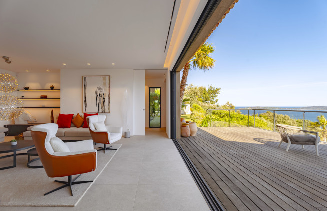 Villa neuve avec vue mer panoramique à vendre à Beauvallon