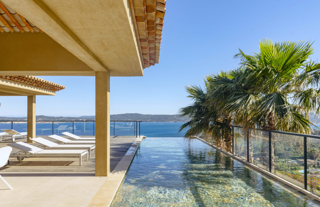 Villa neuve avec vue mer panoramique à vendre à Beauvallon