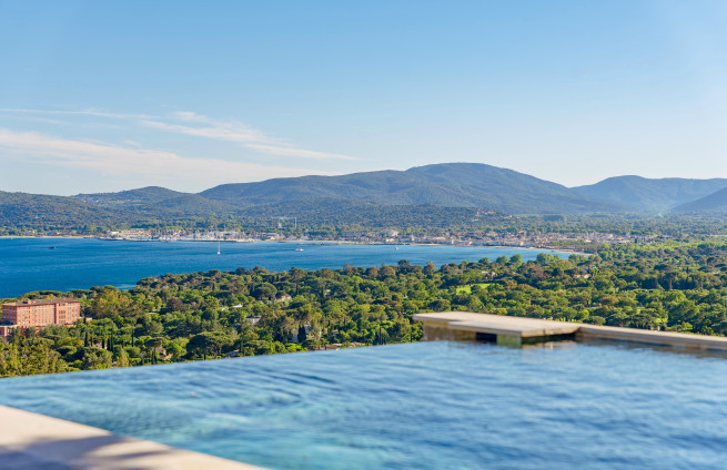 Villa neuve avec vue mer panoramique à vendre à Beauvallon