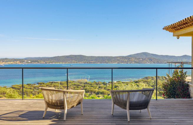 Villa neuve avec vue mer panoramique à vendre à Beauvallon