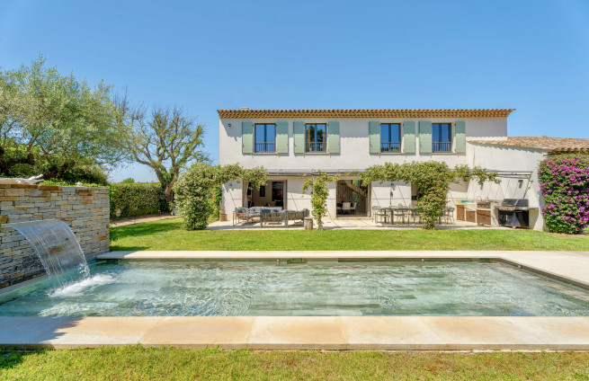 Recente villa op wandelafstand van het strand en het centrum van Saint-Tropez
