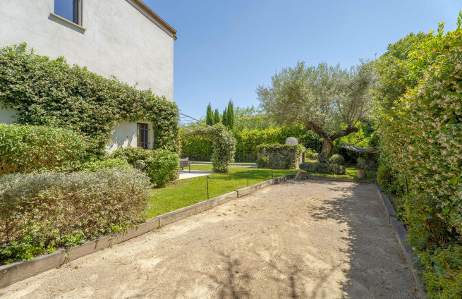 Recente villa op wandelafstand van het strand en het centrum van Saint-Tropez
