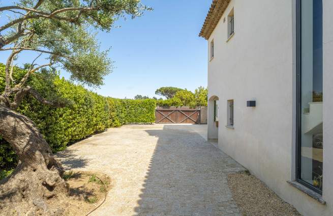 Recente villa op wandelafstand van het strand en het centrum van Saint-Tropez