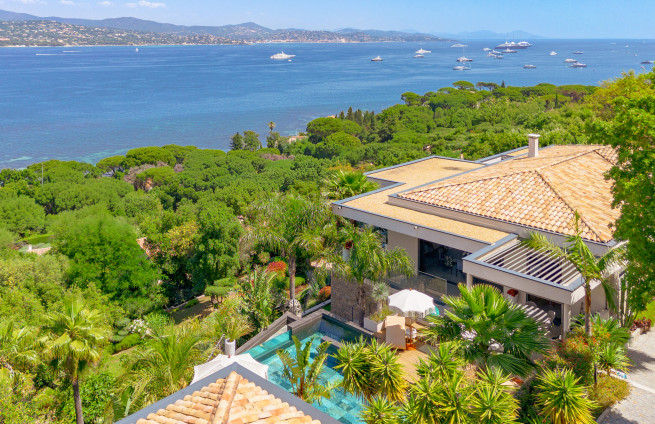 Moderne villa met panoramisch zeezicht te koop in Gassin