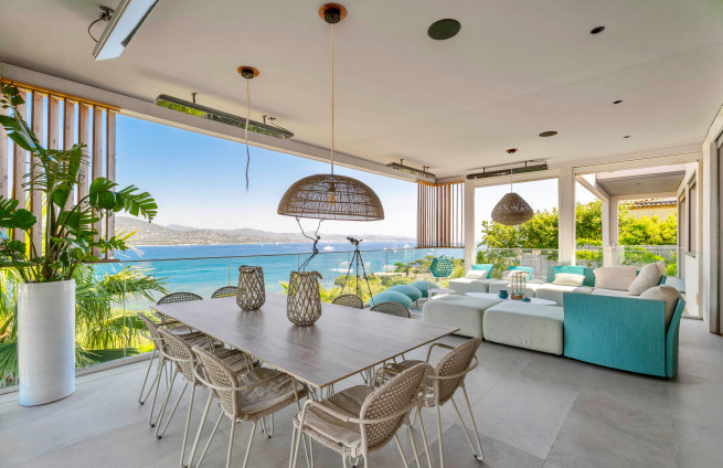 Modern villa with panoramic sea view for sale close to Saint-Tropez