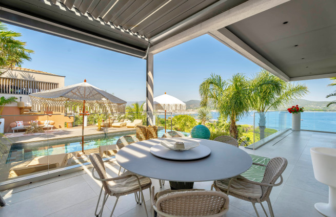 Moderne villa met panoramisch zeezicht te koop in Gassin