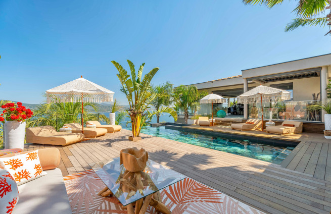 Moderne villa met panoramisch zeezicht te koop in Gassin