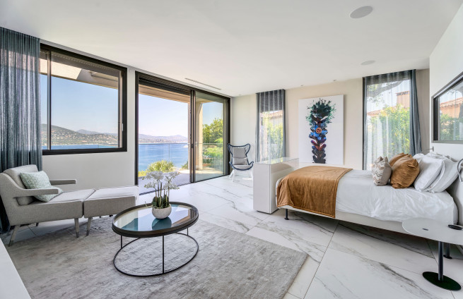 Moderne villa met panoramisch zeezicht te koop in Gassin