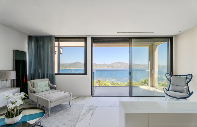 Moderne villa met panoramisch zeezicht te koop in Gassin