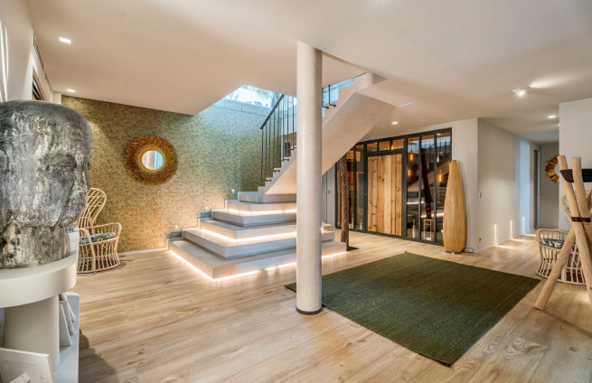 Modern villa with panoramic sea view for sale close to Saint-Tropez