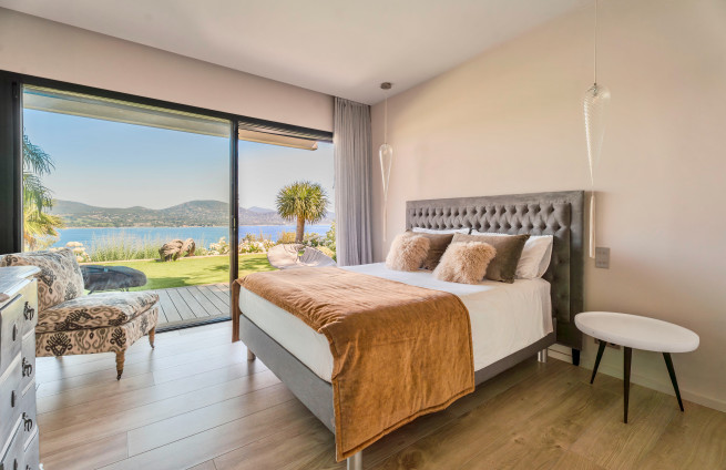 Moderne villa met panoramisch zeezicht te koop in Gassin