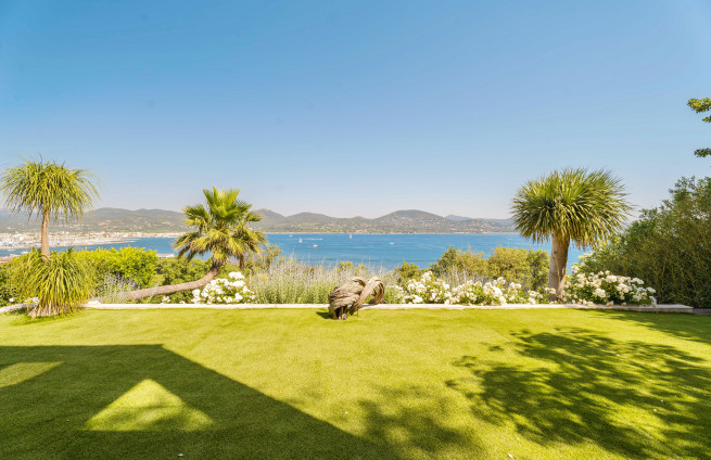 Moderne villa met panoramisch zeezicht te koop in Gassin
