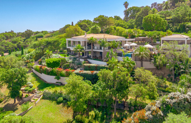 Moderne villa met panoramisch zeezicht te koop in Gassin