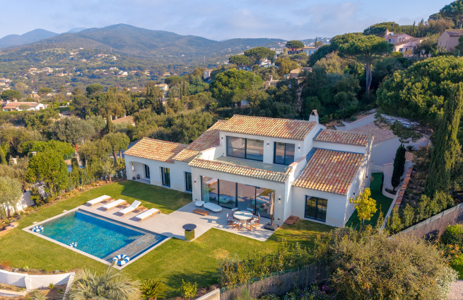 Luxury villa in Semaphore: elegance, comfort and sea view