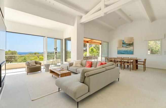 salon-salle-a-manger-villa-vue-mer-la-croix-valmer