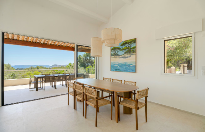 salle-a-manger-vue-mer-villa-a-vendre-golfe-de-saint-tropez