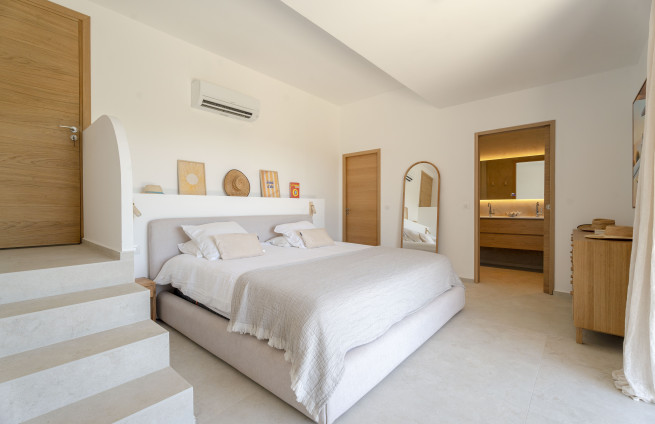 chambre-parentale-vue-mer-suite-la-croix-valmer
