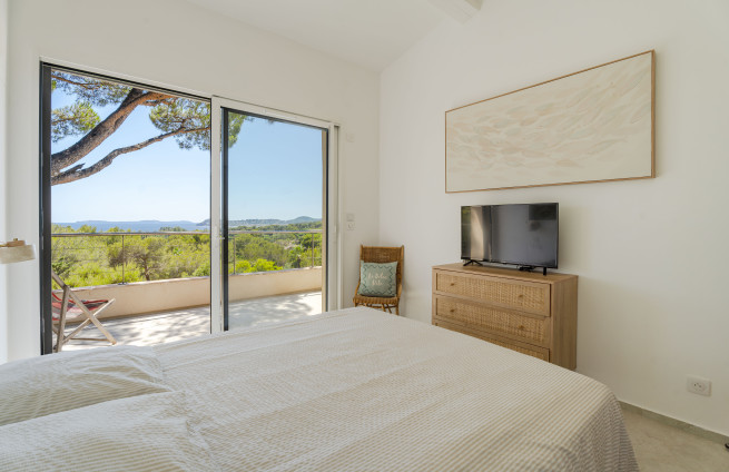 chambre-etage-vue-mer-croix-valmer-a-vendre