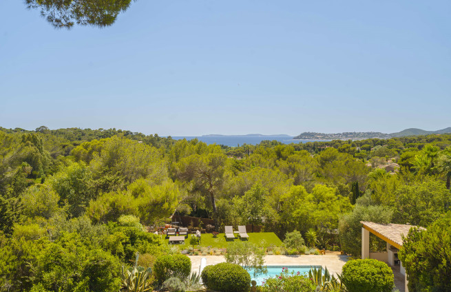 vue-etage-mer-jardin-pool-house-achat-maison-la-croix-valmer