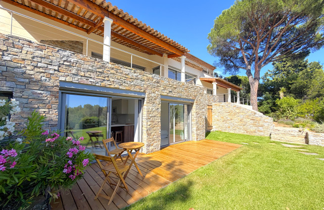 terrasse-appartement-independant-villa-la-croix-valmer-a-vendre
